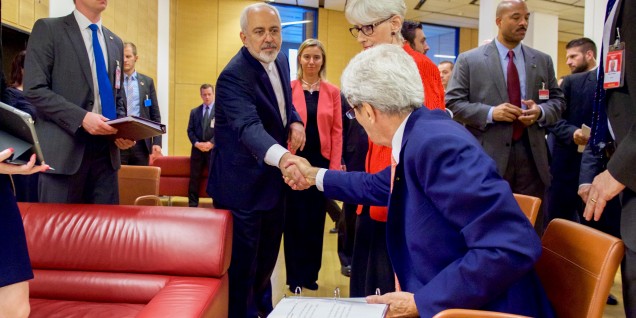 Secretary_Kerry_shakes_hands_with_minister_Zarif