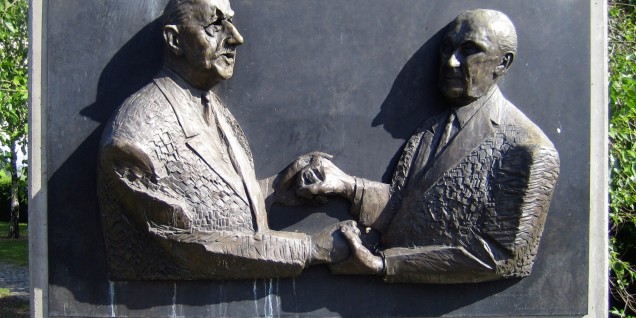 Denkmal_Adenauer_De_Gaulle_2