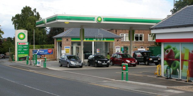 La Gran Bretagna vieta le auto a benzina e diesel BP Station
