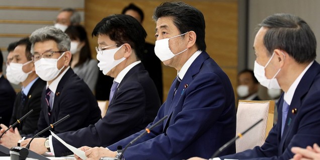 Da Abe a Suga: il Giappone in un mondo in transizione Shinzo_Abe and Yoshihide_Suga