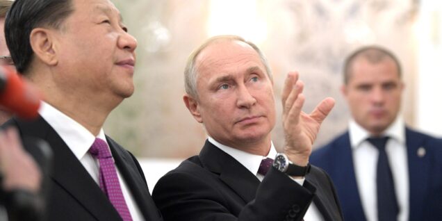 Vladimir_Putin_and_Xi_Jinping_(2019-06-05)_31