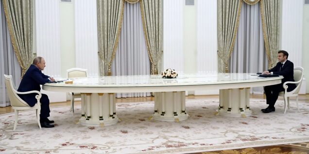 Putin_and_Macron_meeting_with_a_large_table